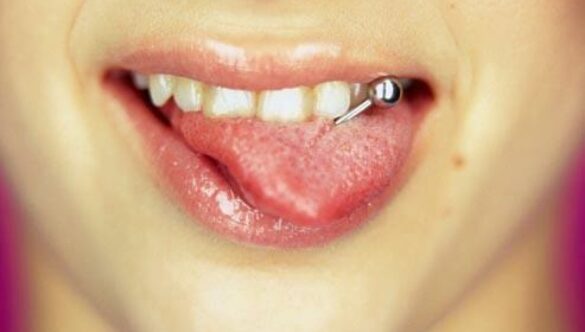 Il piercing alla lingua