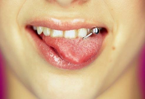 Il piercing alla lingua